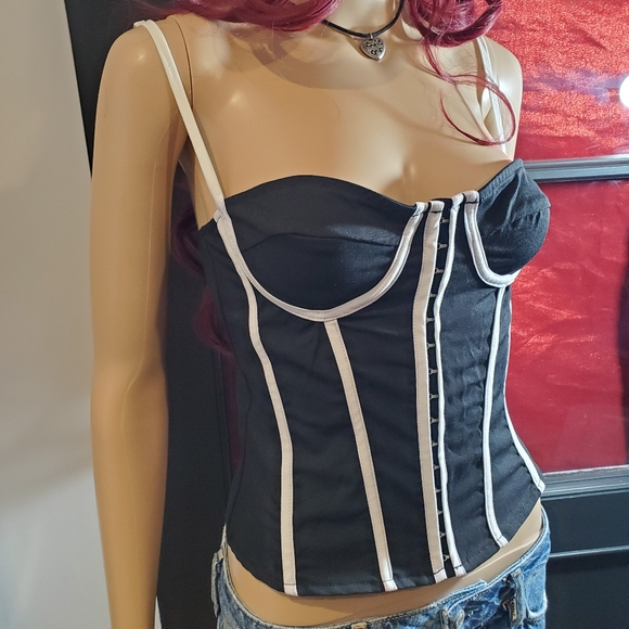 PrettyLittleThing Tailored White Pin Striped Top - Picture 3 of 7